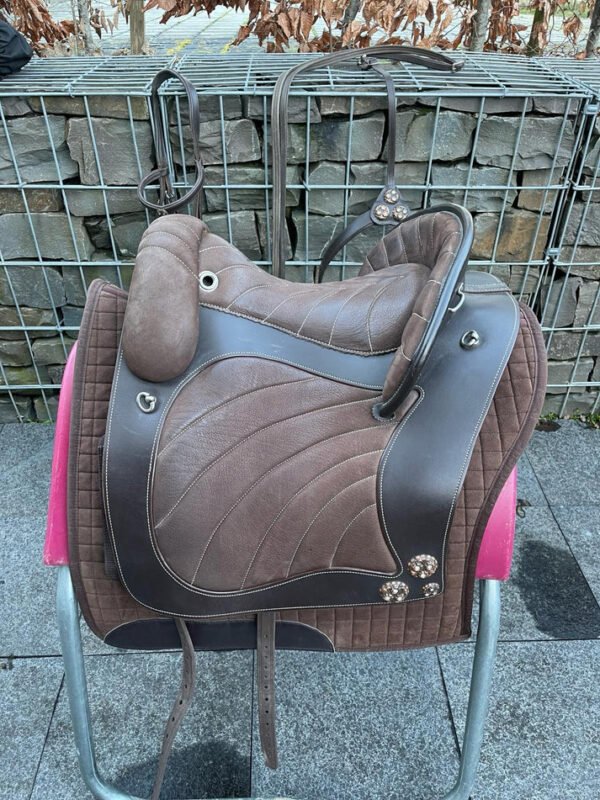 Deuber & Partner Espera S2 brown Chesnut baroque saddle