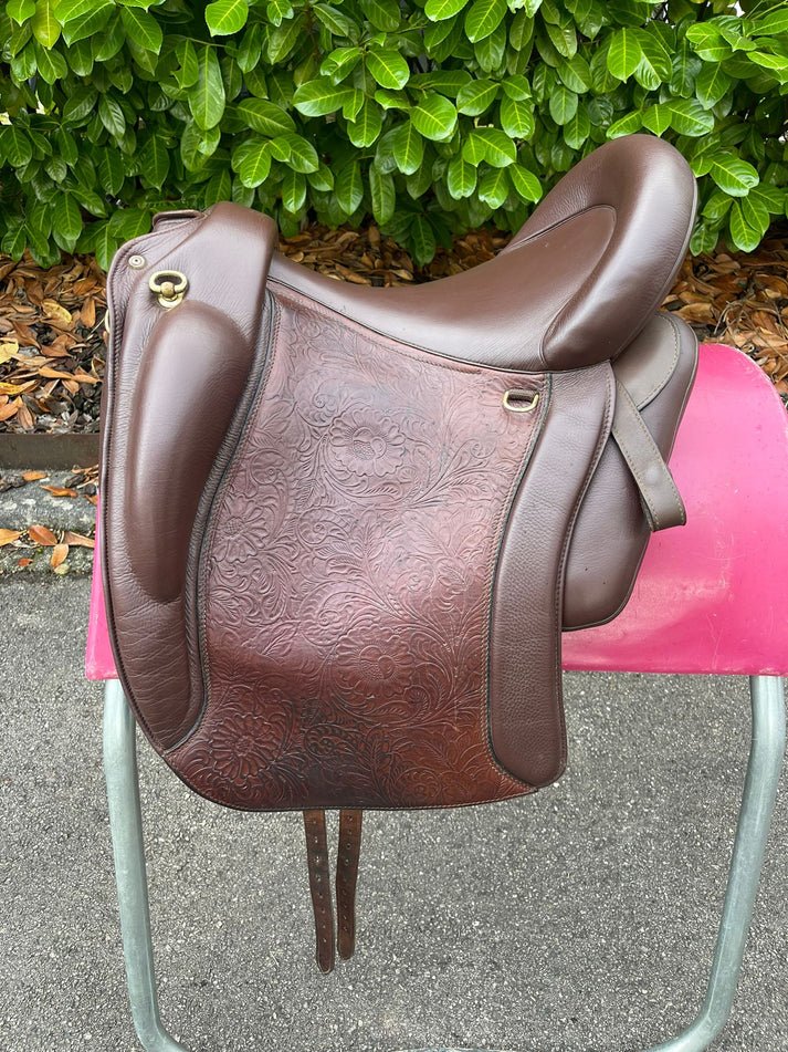 Iberosattel Doma Classica moro 18 Baroque saddle