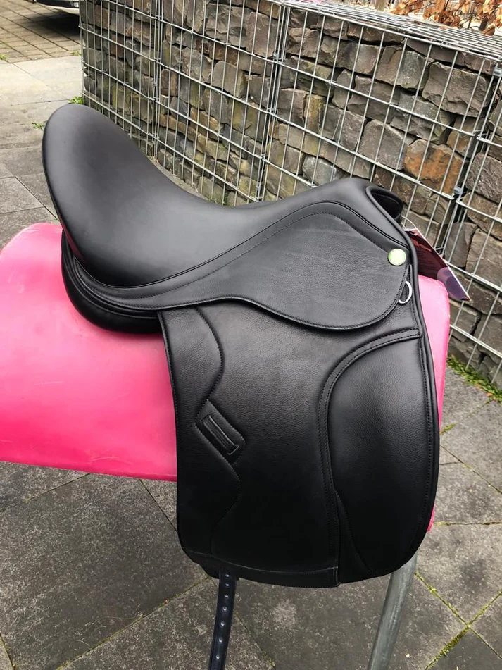 Jorge Canaves One 17 schwarz Dressursattel