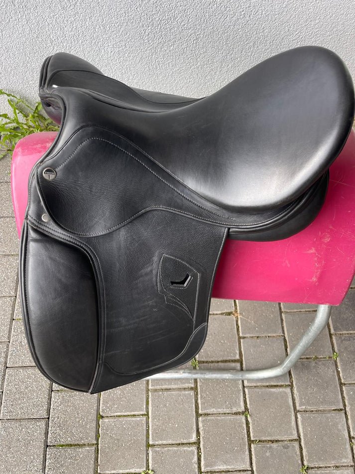 Tech 1 Dressursattel schwarz 17